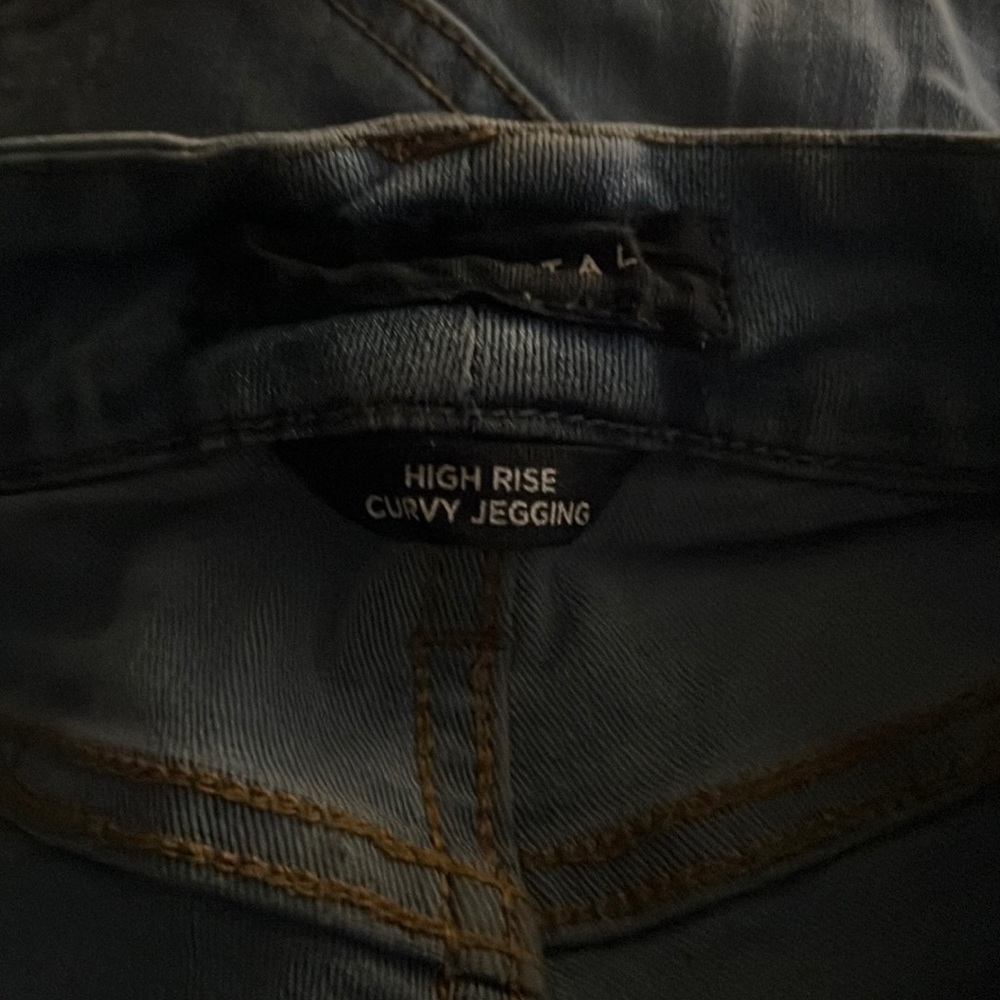 Aeropostale High rise curvy jeggings, distressed, straight leg 000